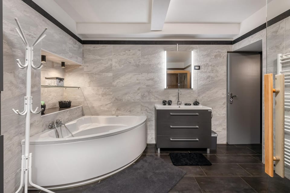 Bathroom, Bath
