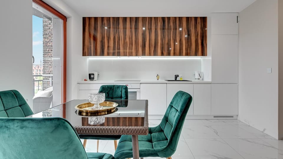 Coffee/tea facilities, Kitchen or kitchenette, Living room, Seating area, Dining area