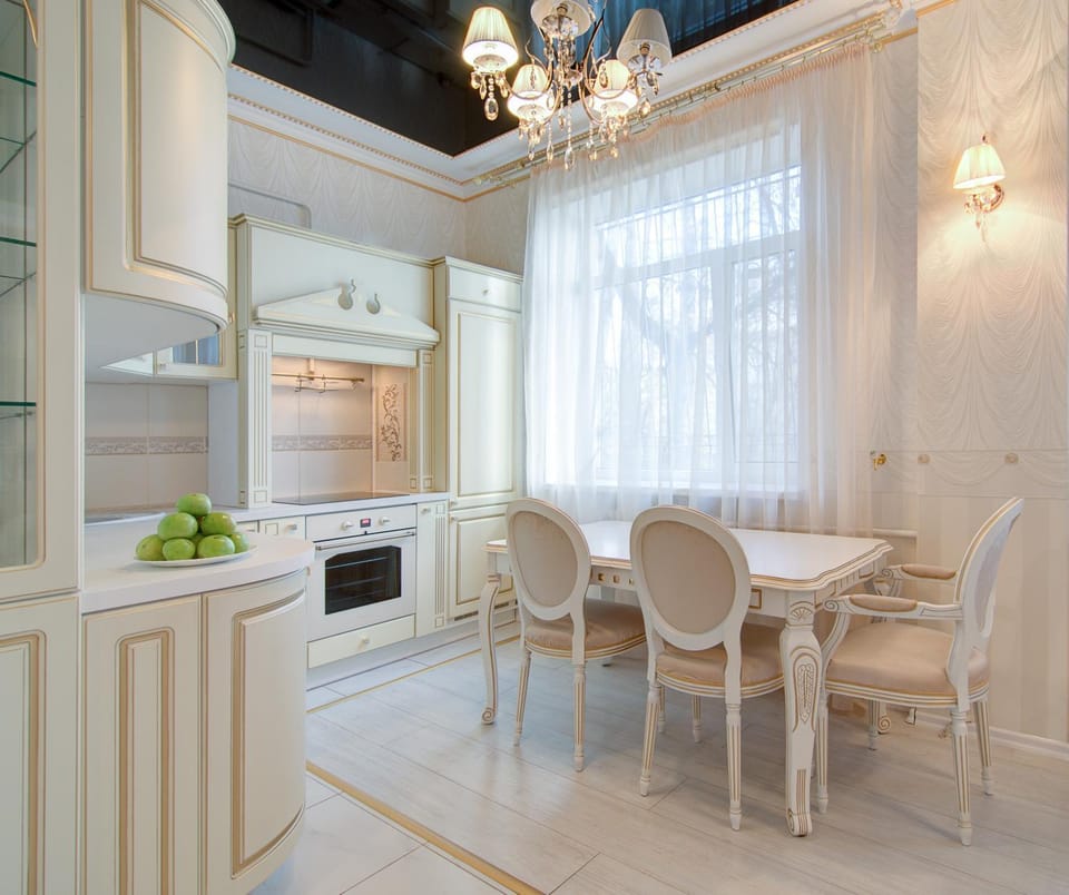 Kitchen or kitchenette, Dining area