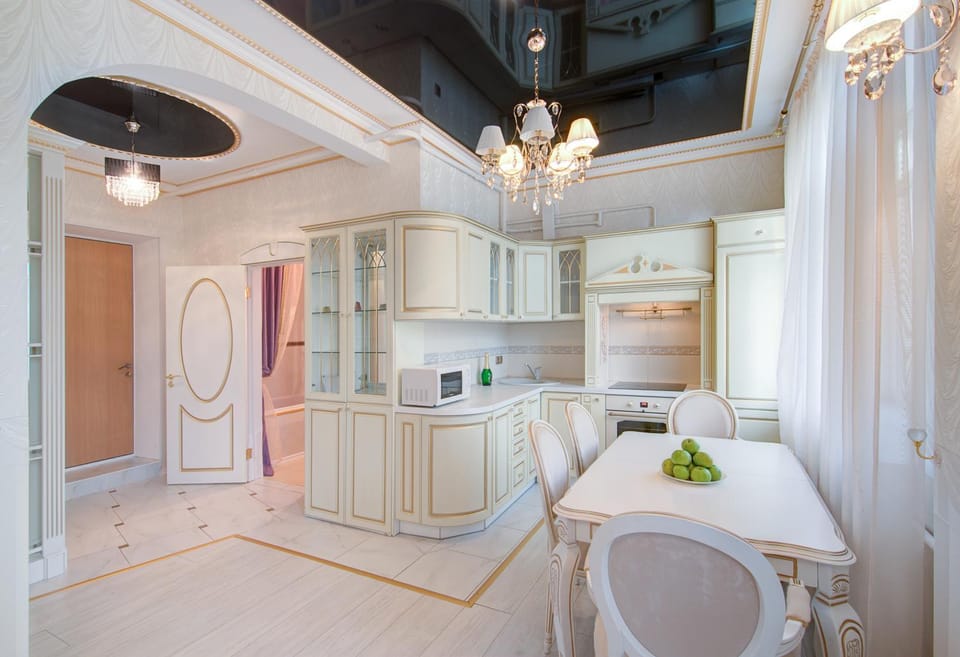 Kitchen or kitchenette, Dining area