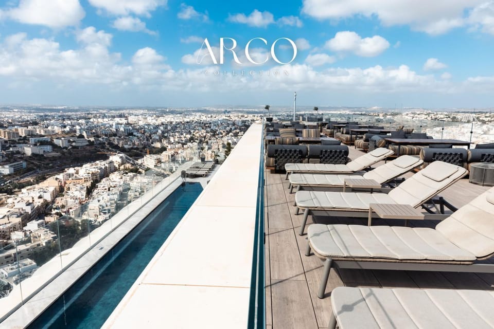 Luxury Little Gem Mercury Tower w Rooftop Pool By Arco Collection Apartment in Saint Julians