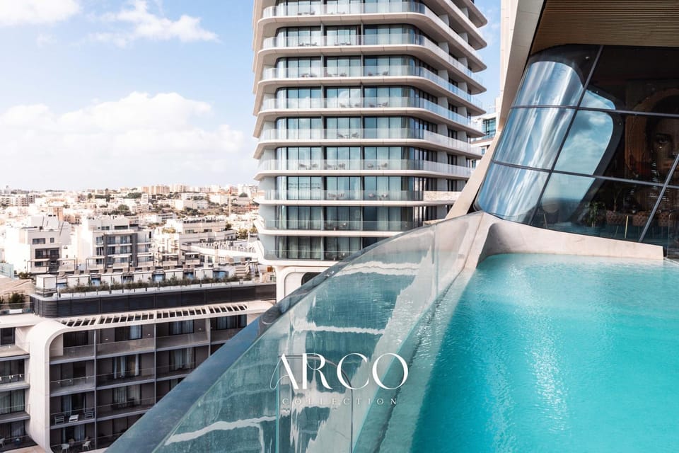 Luxury Little Gem Mercury Tower w Rooftop Pool By Arco Collection Apartment in Saint Julians