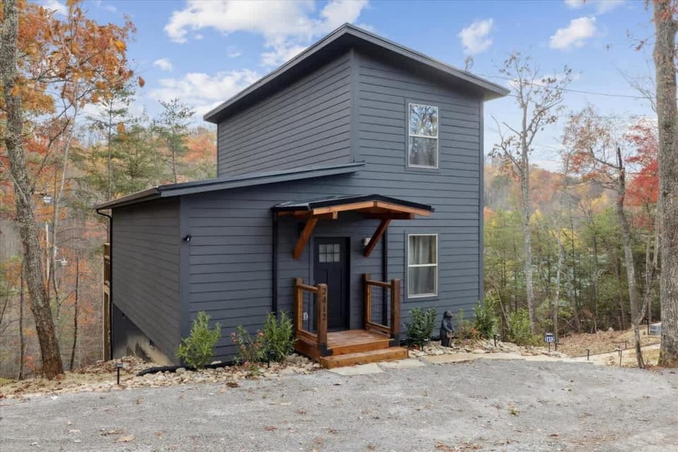Green & Black Bear Cabins by Beyond Expectations Cabin in Gatlinburg