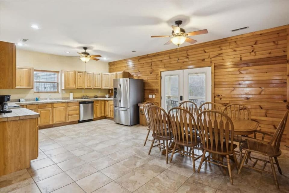 Hawks Nest by Beyond Expectations w Hot Tub House in Sevier County