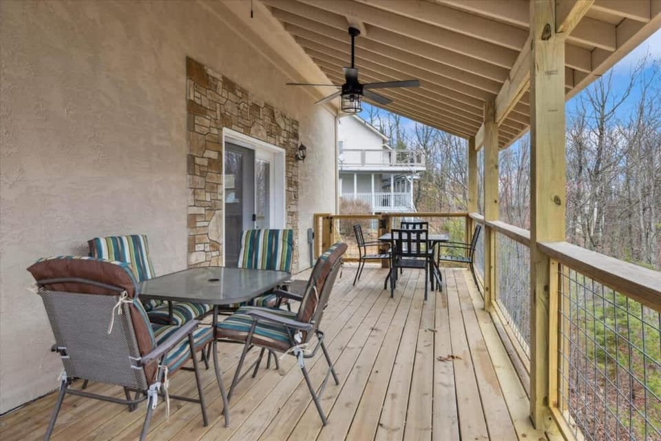 Hawks Nest by Beyond Expectations w Hot Tub House in Sevier County