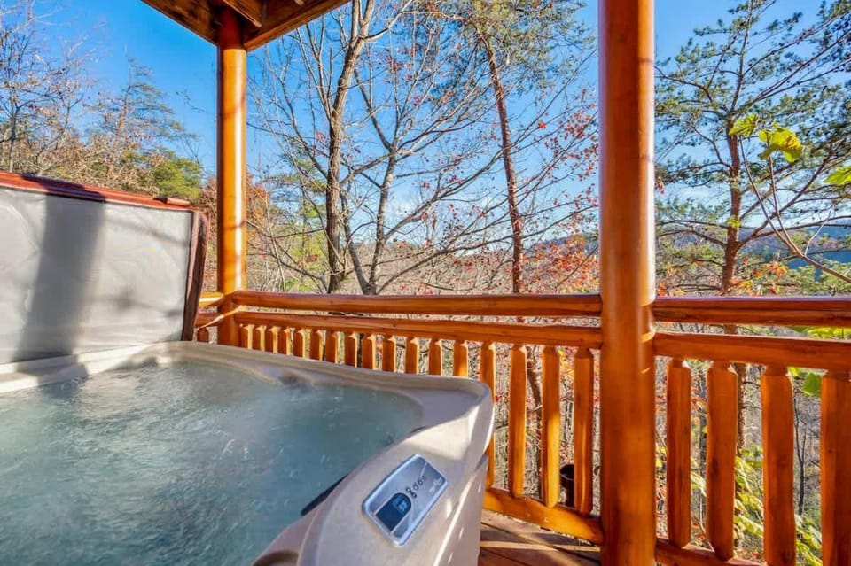 Paradise Pointe Pool Lodge by Beyond Expectations House in Sevier County