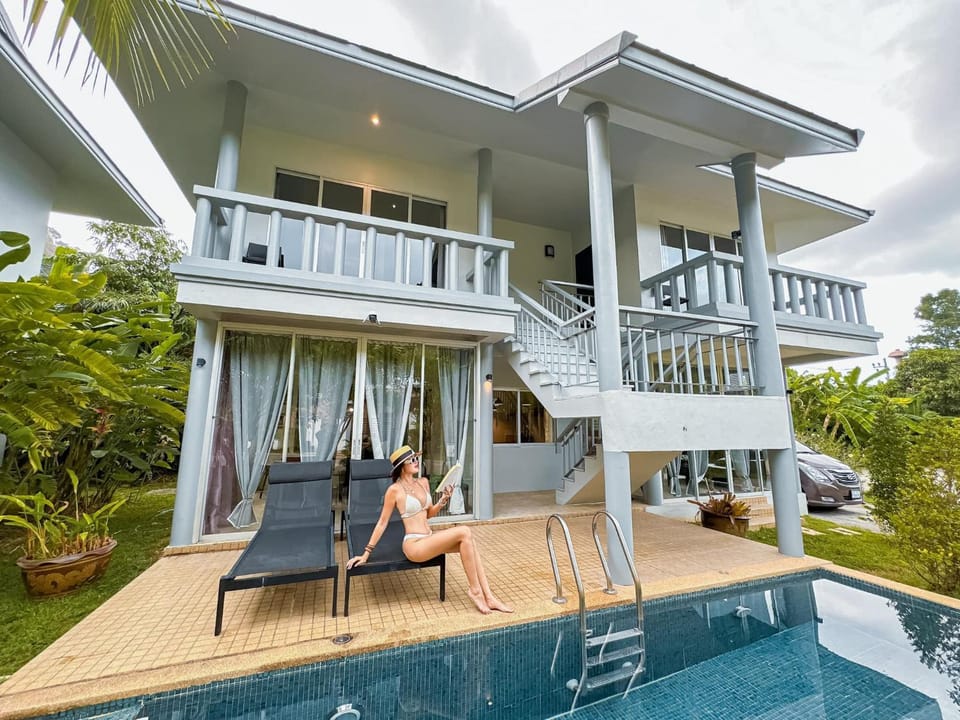 Property building, Patio, Day, Balcony/Terrace, Balcony/Terrace, Pool view, Swimming pool, Swimming pool, sunbed