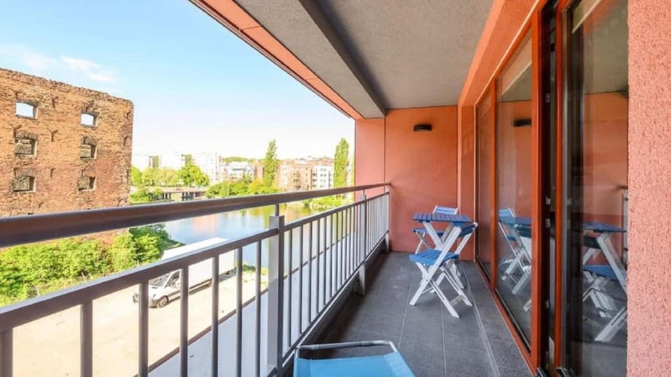Property building, Day, View (from property/room), Balcony/Terrace