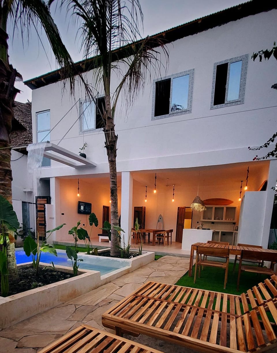 Property building, Patio, Day, Natural landscape, Garden, Living room, Seating area, Garden view, Pool view, Swimming pool, sunbed
