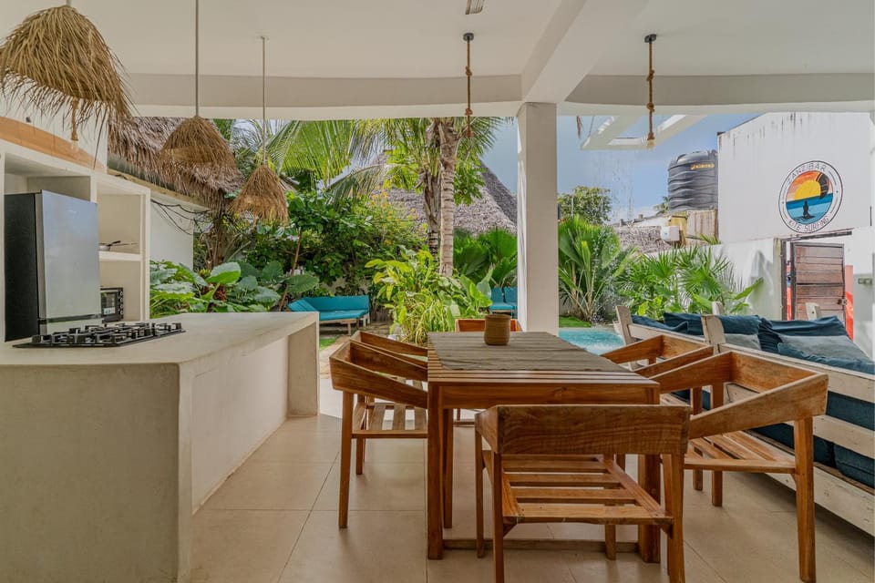 Private 4 bedroom Double-Storey Villa with Pool & Tropical Garden - Walk to Paje Beach, Shops & Restaurants Villa in Tanzania