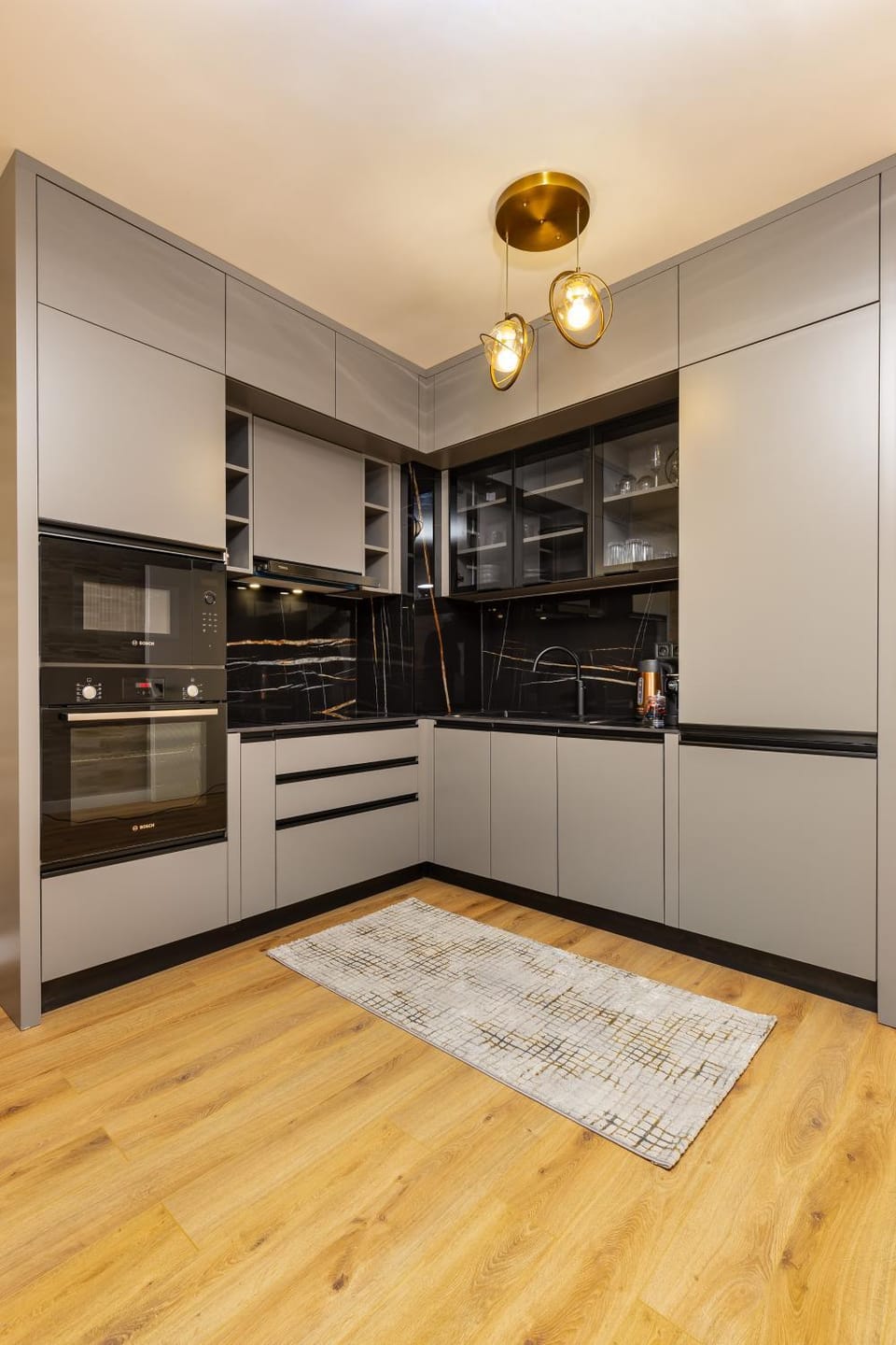 Kitchen or kitchenette, dishwasher, minibar, oven, stove