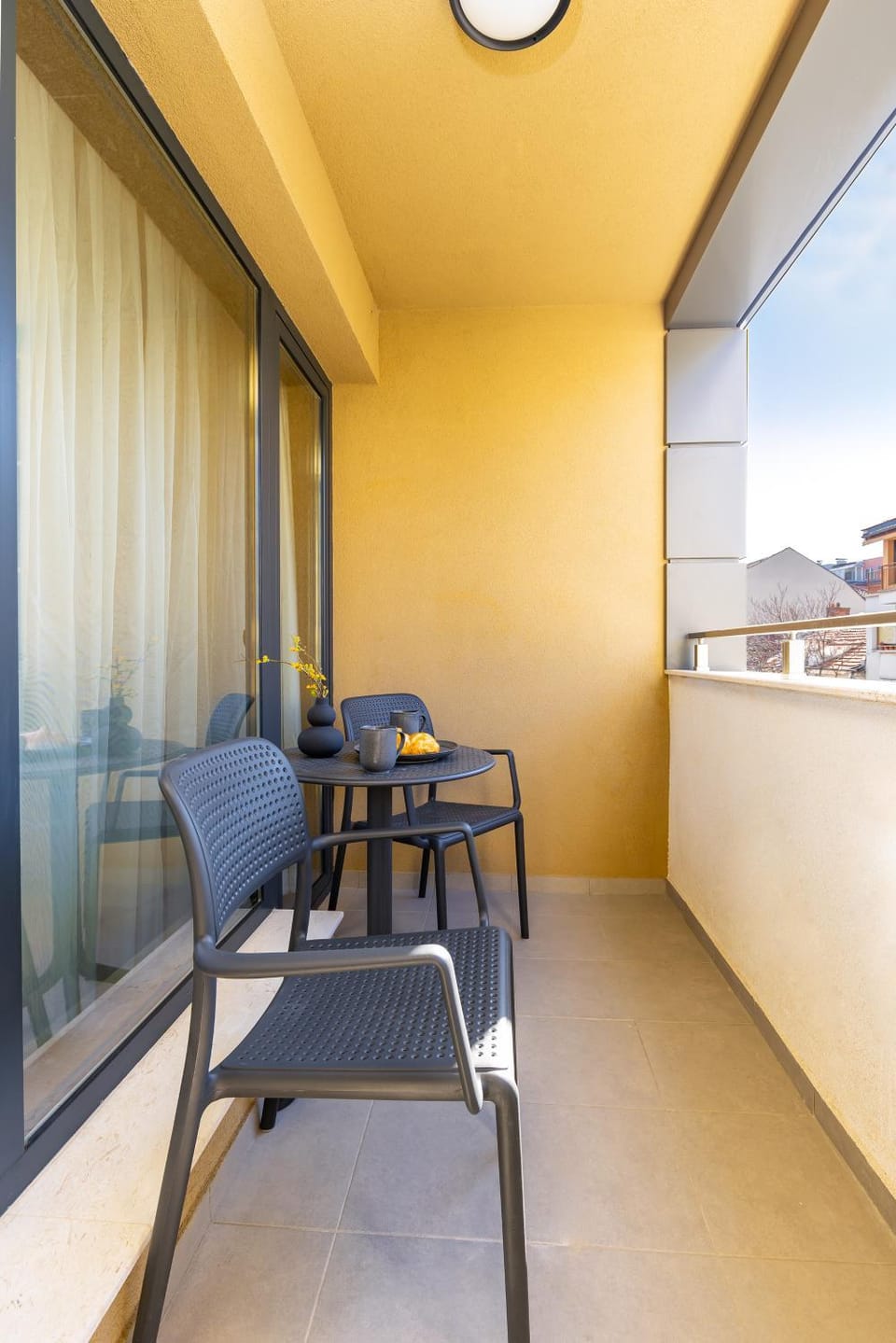 Property building, View (from property/room), Balcony/Terrace, Balcony/Terrace, Seating area, Dining area, furniture