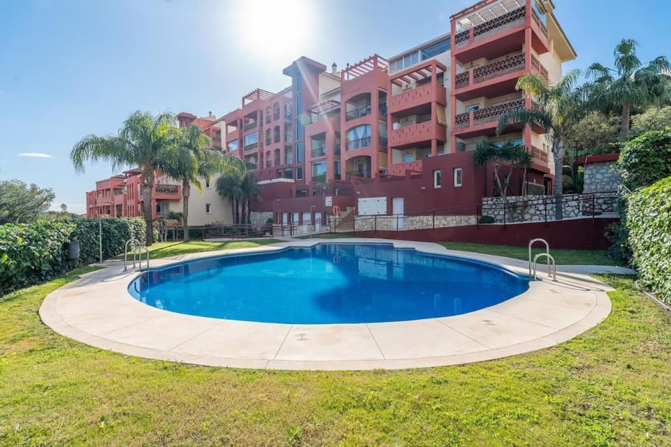 Golf View Apartment, 2 Bedrooms, 2 Bathrooms, Pools,Torrequebrada Apartment in Benalmadena