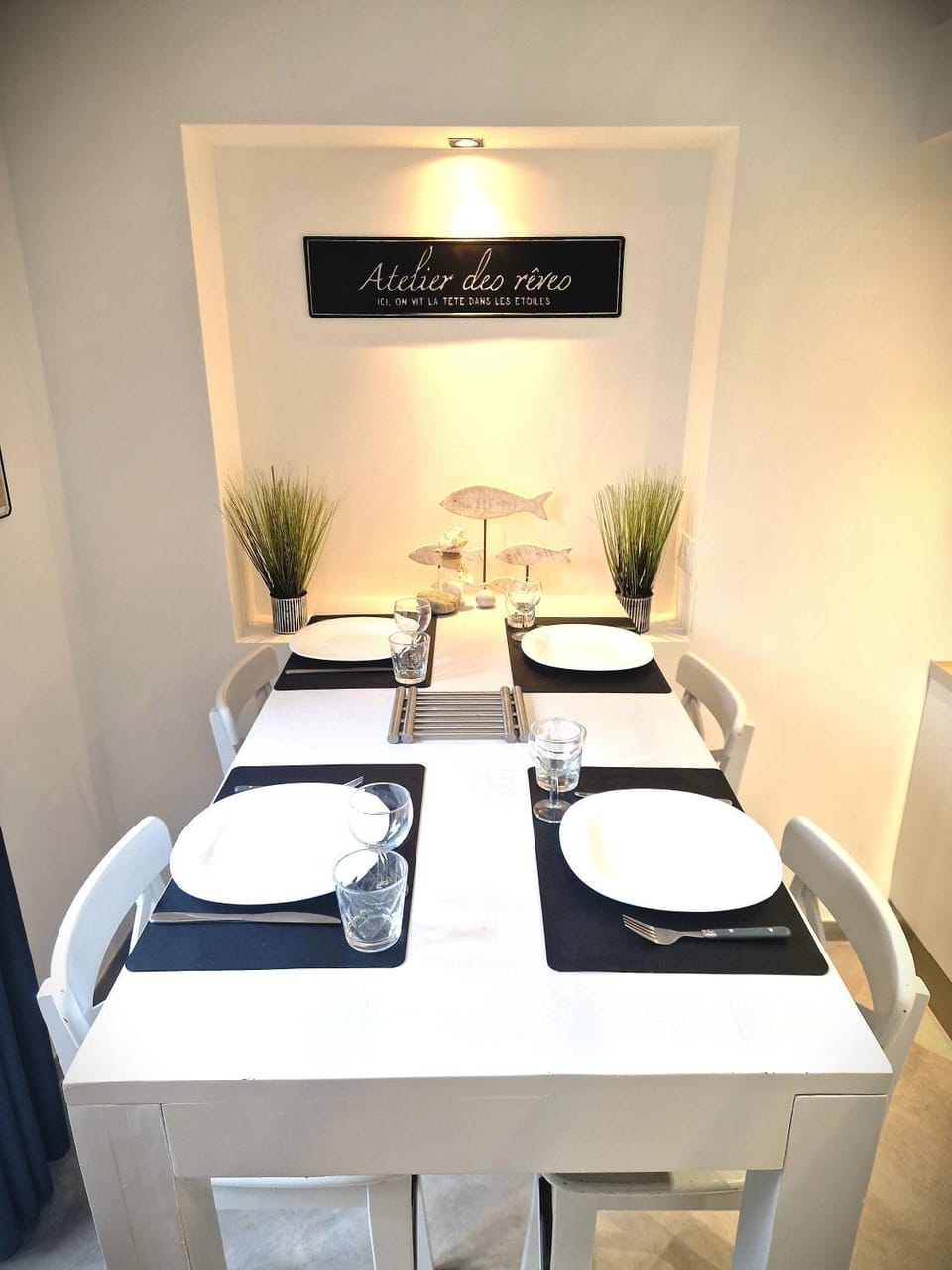 Dining area, Meals