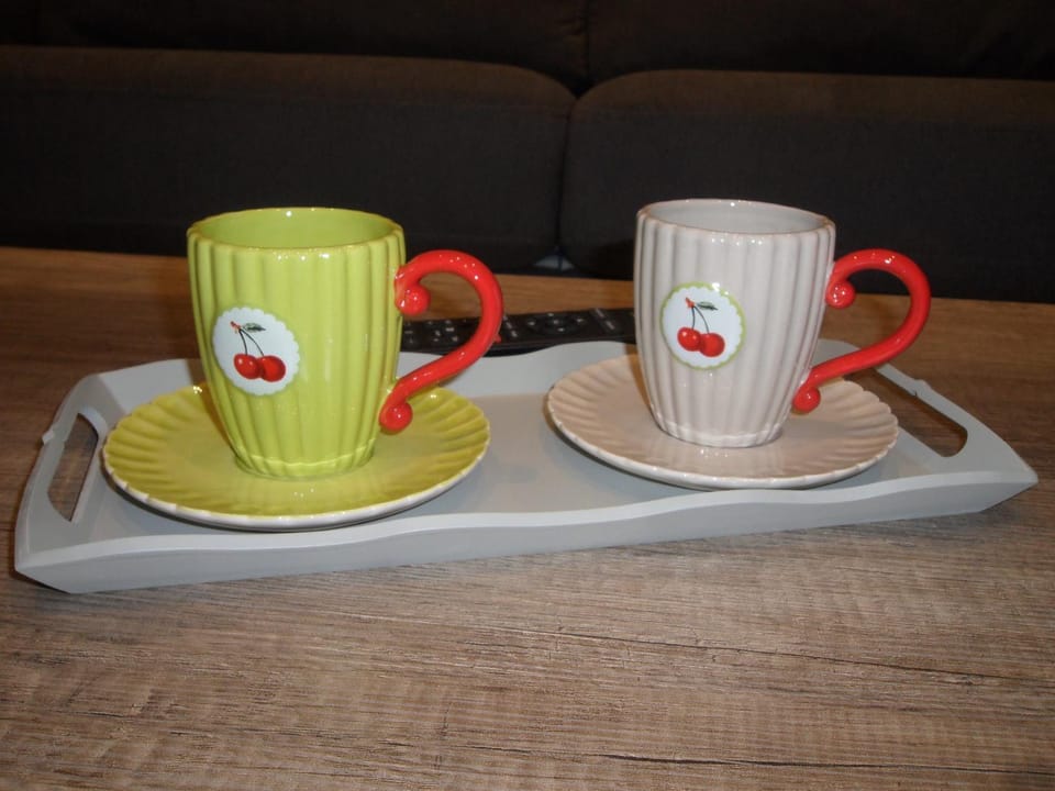 Communal lounge/ TV room, Garden view