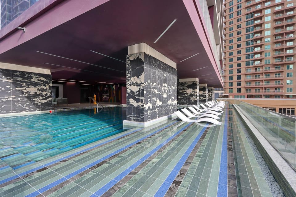 Day, Swimming pool