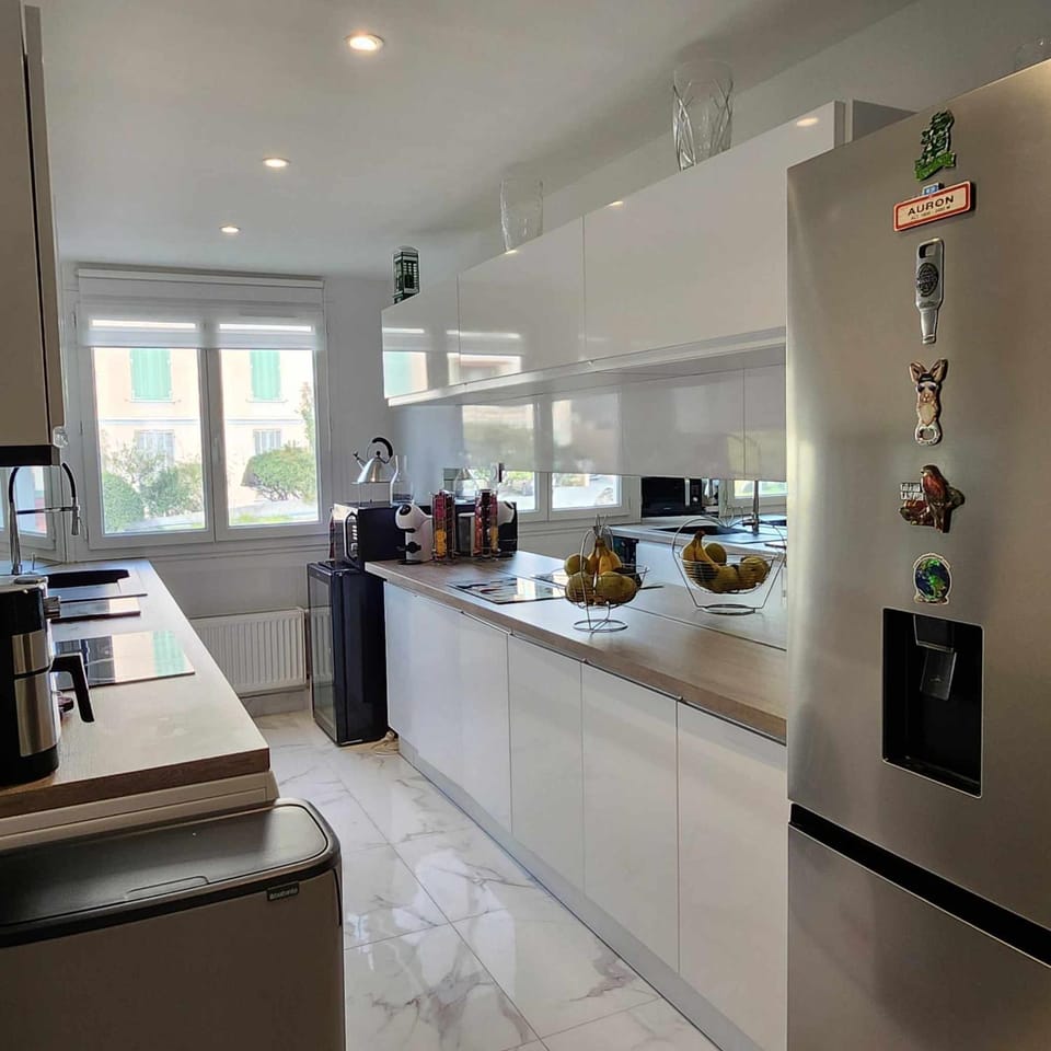 Coffee/tea facilities, Kitchen or kitchenette, Kitchen or kitchenette, dishwasher, oven, stove