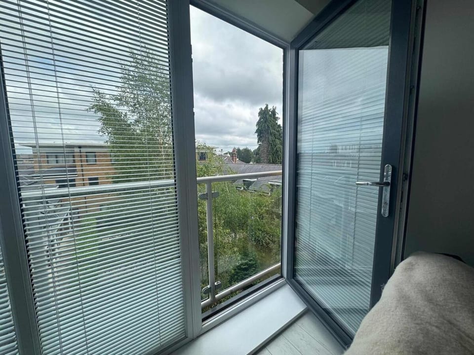 Luxury 1 bedroom, 1 bath apartment by MCF Apartment in Horley