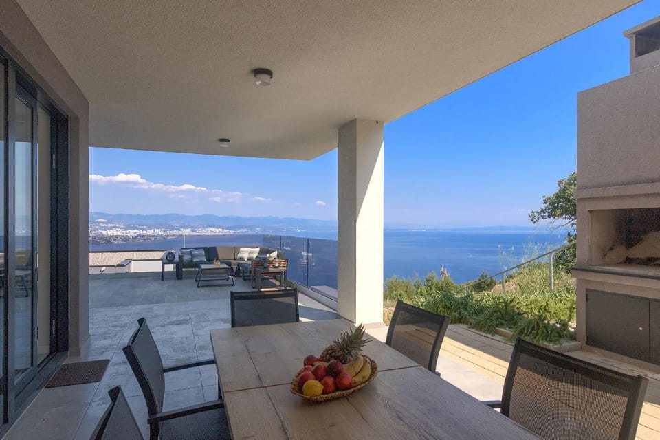 View (from property/room), Balcony/Terrace, Seating area, Dining area, Sea view