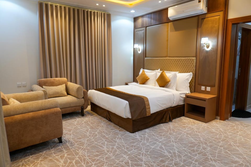 Bed, Living room, Photo of the whole room, Seating area, Bedroom, wardrobe, air conditioner