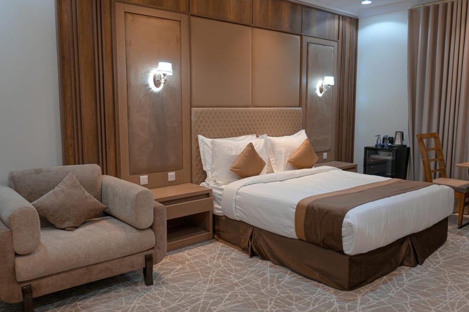 Bed, Living room, Photo of the whole room, Seating area, Bedroom, wardrobe