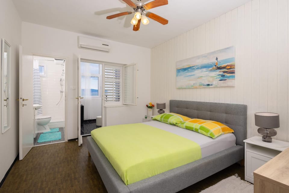 Bed, air conditioner