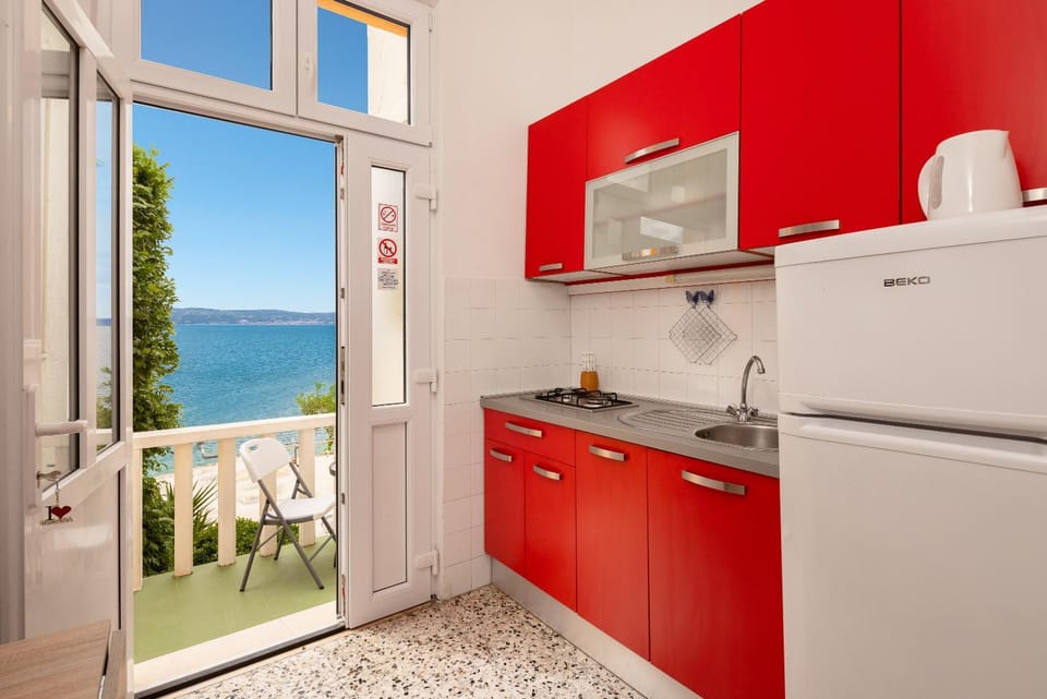 View (from property/room), Balcony/Terrace, Kitchen or kitchenette, Sea view