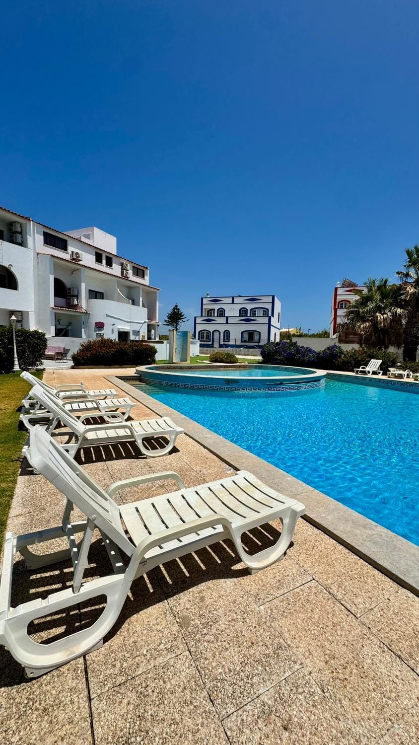 Pool view, Swimming pool, sunbed