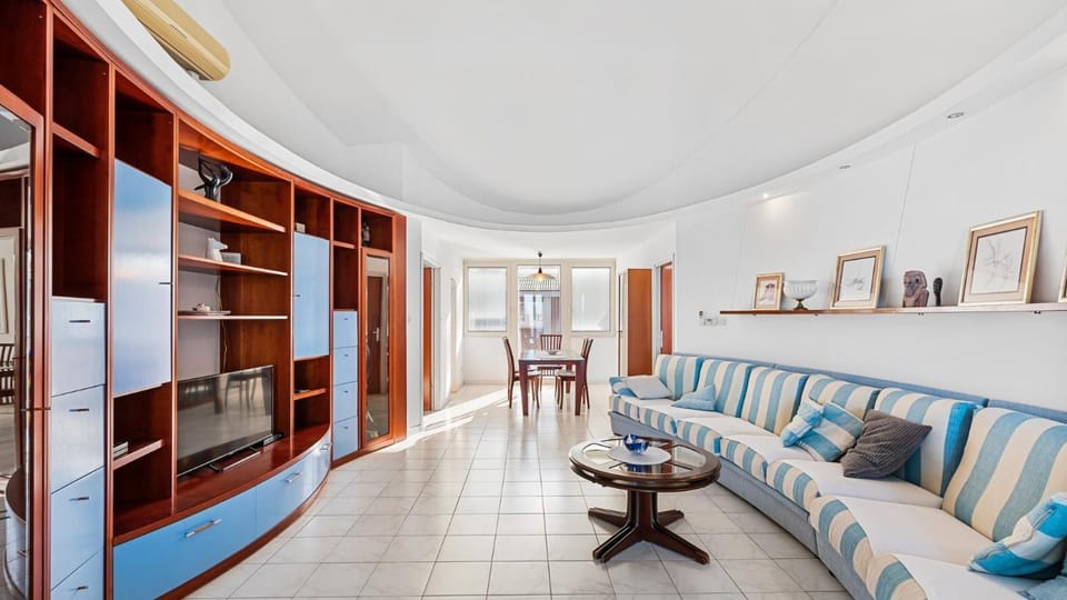 Living room, Seating area, air conditioner