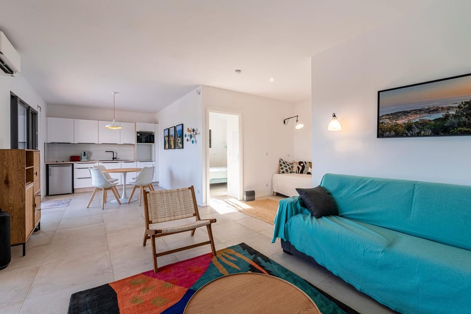 Kitchen or kitchenette, Living room