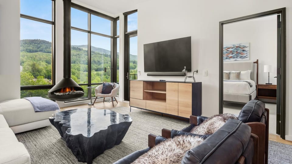 409 - 3 bed - Treehouse unit - Spruce Peak at the Base of Stowe Mt Resort - Sleeps 9 Apartment in Stowe