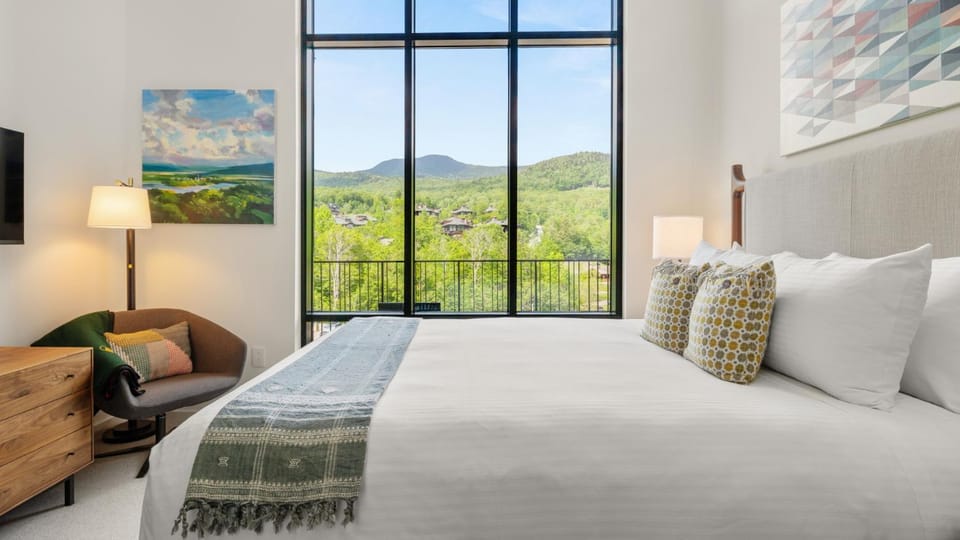 409 - 3 bed - Treehouse unit - Spruce Peak at the Base of Stowe Mt Resort - Sleeps 9 Apartment in Stowe