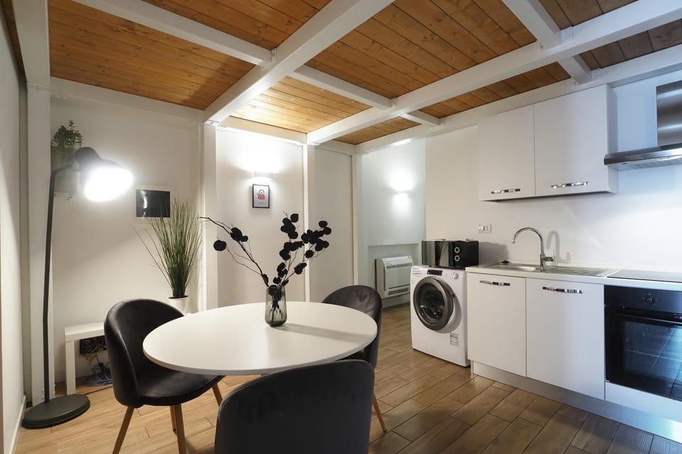 Kitchen or kitchenette, Dining area, oven, stove, washing machine