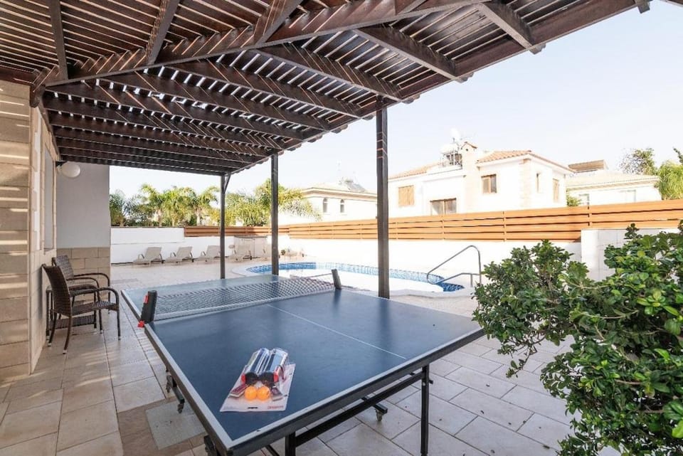 Table tennis