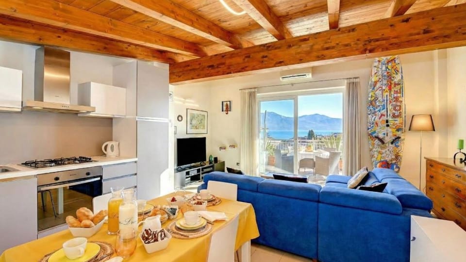 Kitchen or kitchenette, Living room, Seating area, stove