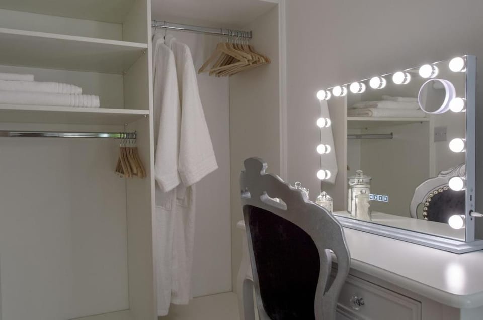 Bathroom, towels