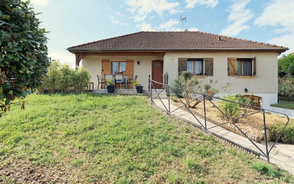 Property building, Patio, Garden, Garden view