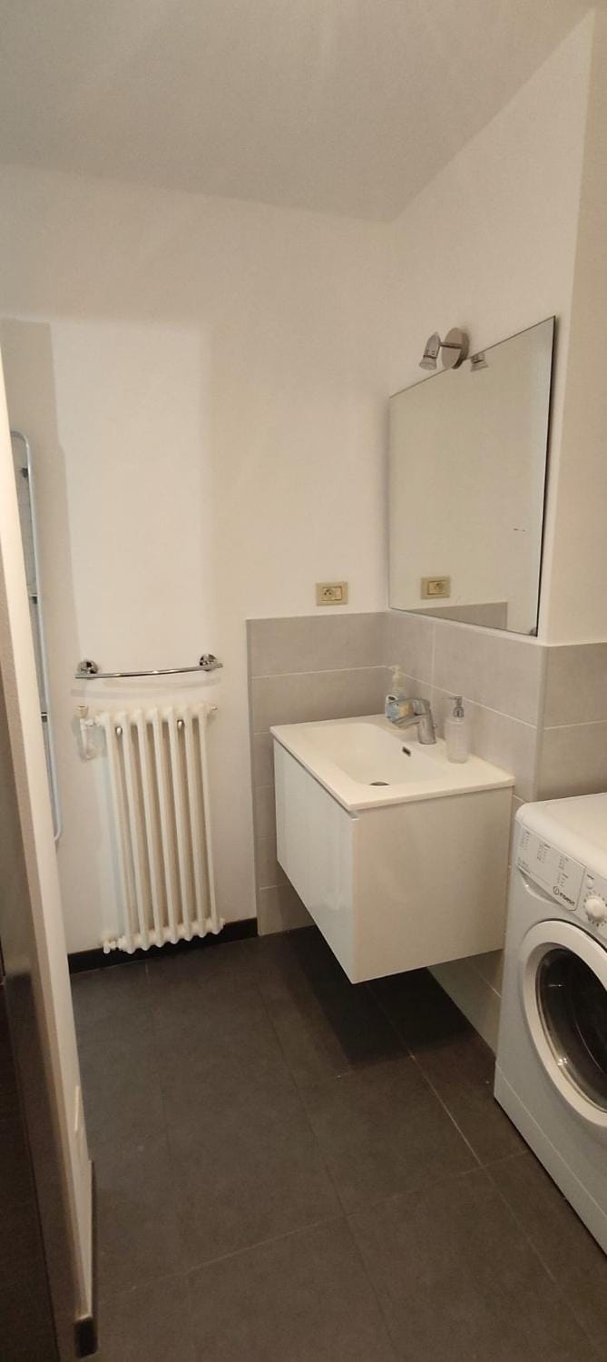 Bathroom, washing machine