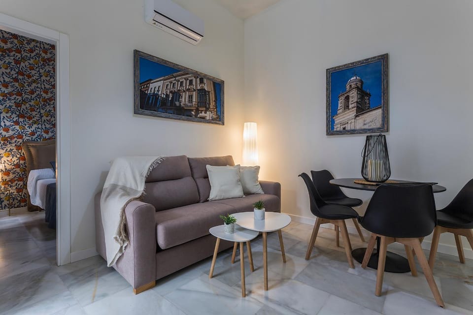 Living room, Seating area, Dining area, air conditioner