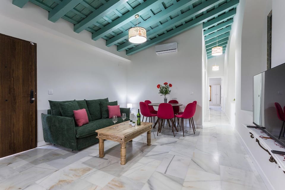 TV and multimedia, Living room, Dining area