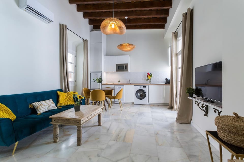 TV and multimedia, Kitchen or kitchenette, Living room, Seating area, washing machine