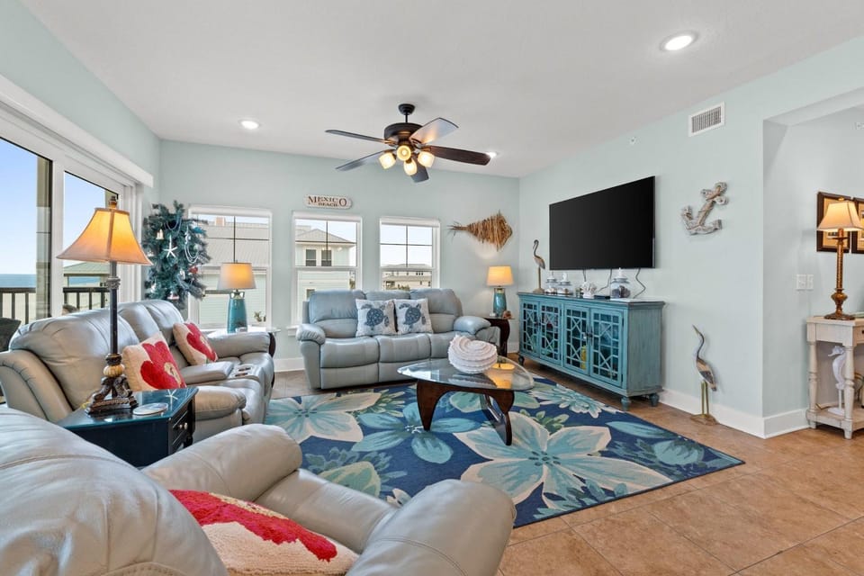 TV and multimedia, View (from property/room), Living room, Seating area, Sea view