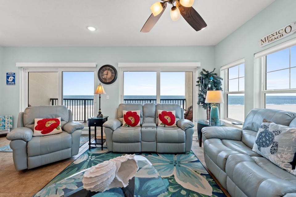 View (from property/room), Balcony/Terrace, Living room, Seating area, Sea view