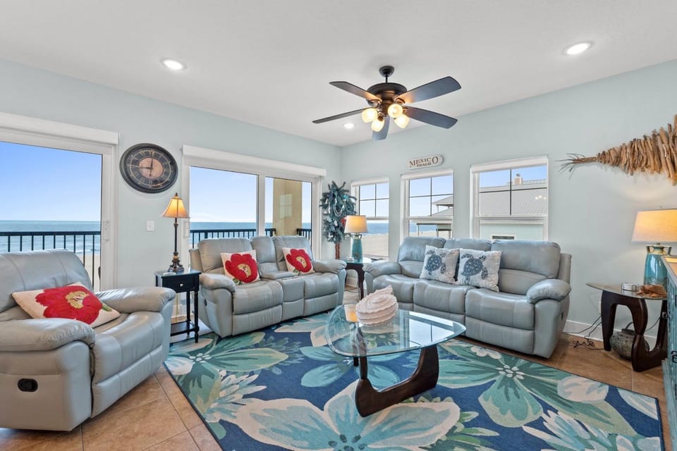 Balcony/Terrace, Living room, Seating area, Sea view