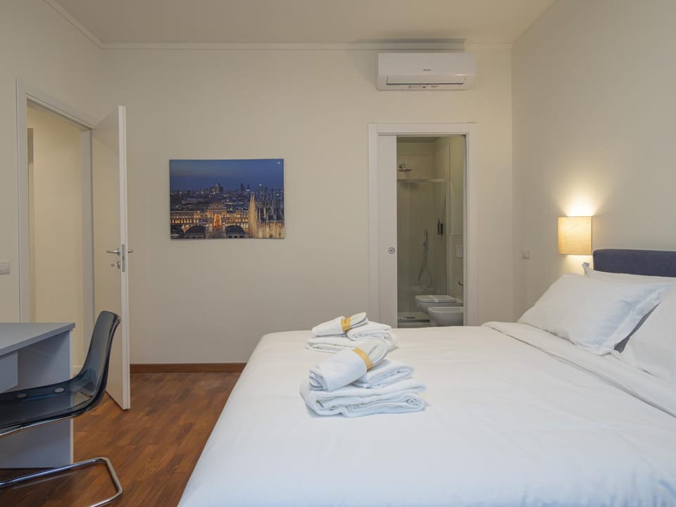 Bed, Photo of the whole room, Bedroom, towels, air conditioner