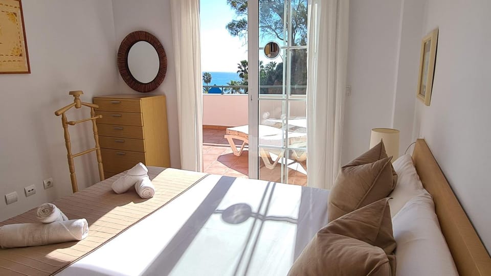 Bed, Bedroom, Sea view
