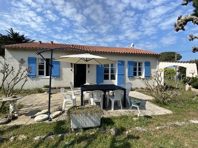 Property building, Patio, Garden