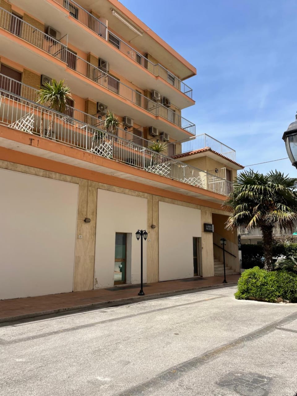 Property building, Facade/entrance