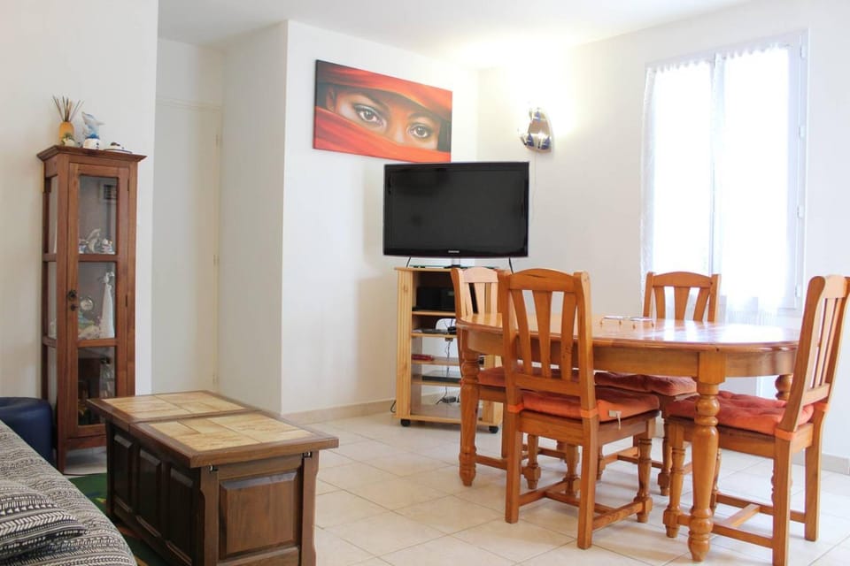TV and multimedia, Living room, Dining area