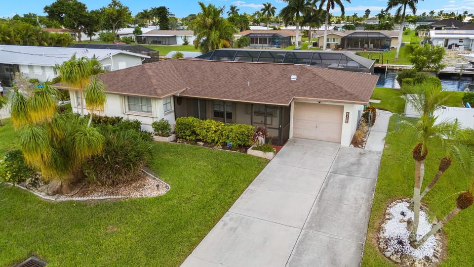 Pet & family friendly direct access villa w/hot tub & tons of extras! Villa Paradise Cove - SWFL Rentals Villa in Cape Coral